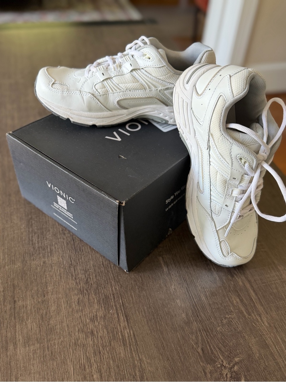 Vionic White Lace-Up Walking Sneakers. Size 8 wide